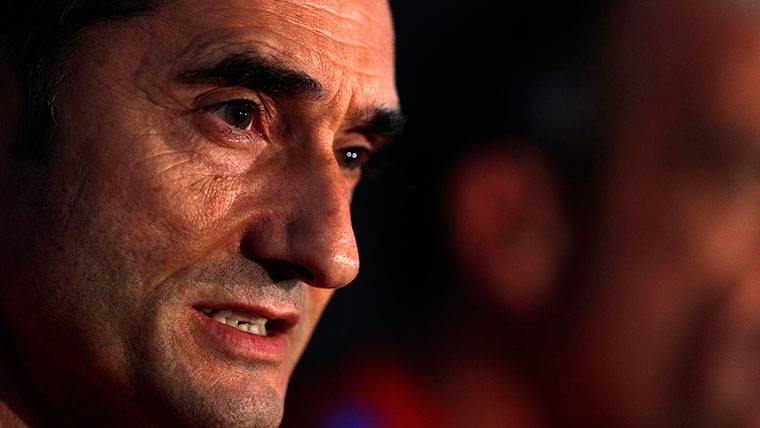 Ernesto Valverde, with the eleven clear