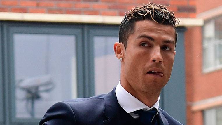 Cristiano Ronaldo hours before a party of the Real Madrid