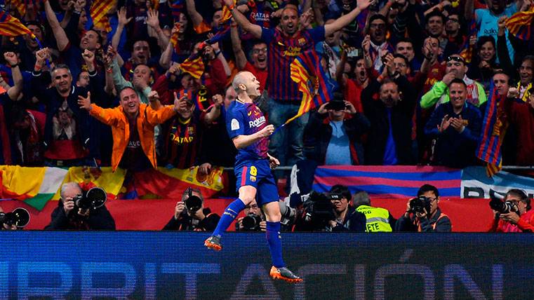 Andrés Iniesta celebrates a goal with the FC Barcelona