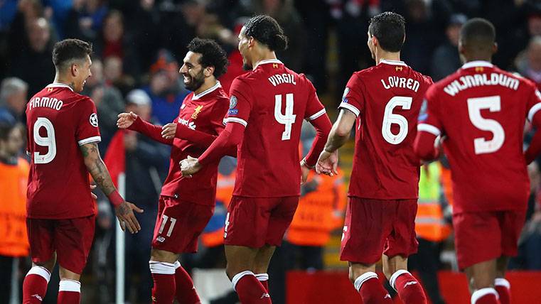 Los jugadores del Liverpool celebran un gol en la Champions League