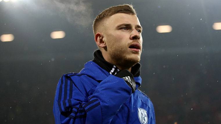 Max Meyer minutes before a party of the Schalke 04 in the Bundesliga