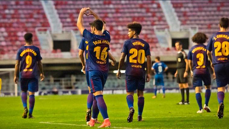 José Arnáiz celebrates a goal with the FC Barcelona B