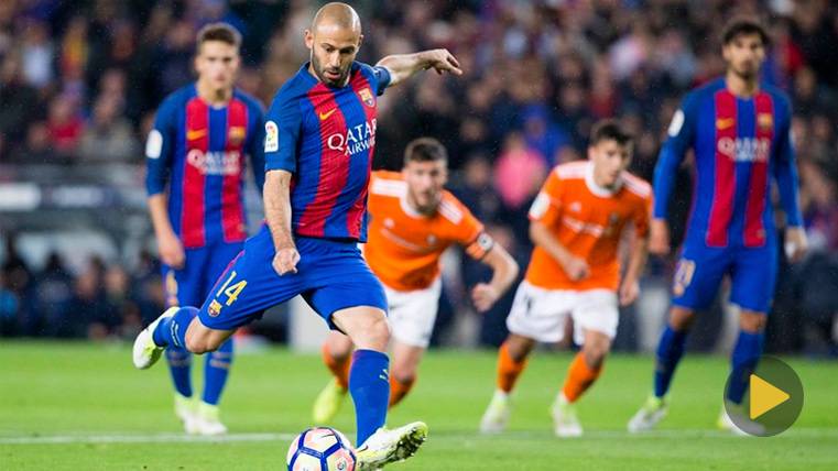 Javier Mascherano marking his first goal with the FC Barcelona