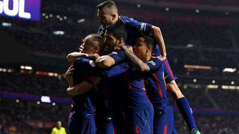 The FC Barcelona, celebrating the goal of Iniesta in the final of Glass of Rey