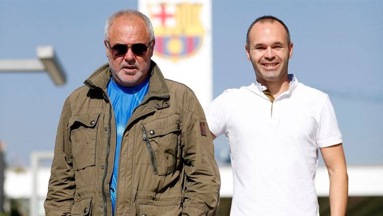 Andrés Iniesta beside his father in the Sportive City of the FC Barcelona