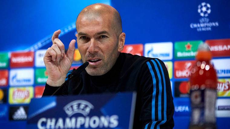 Zinedine Zidane, en una rueda de prensa con el Real Madrid