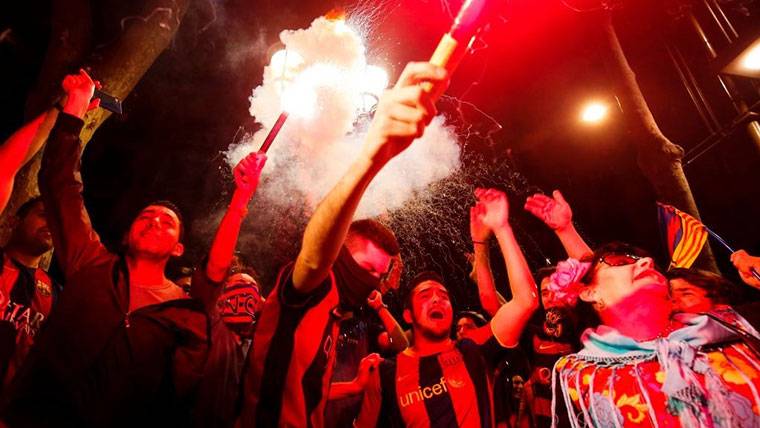 Aficionados del FC Barcelona celebrando un título esta temporada