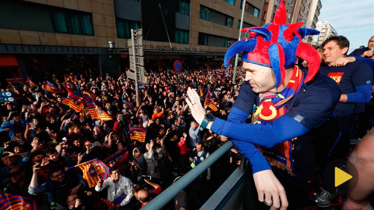 Andrés Iniesta en la rúa de celebración del doblete 2017-18 del Barça
