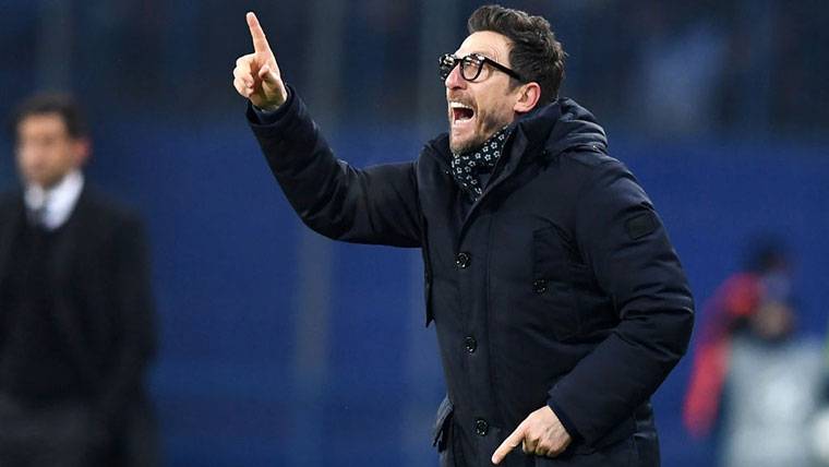Di Francesco, dando indicaciones durante un partido de la Roma