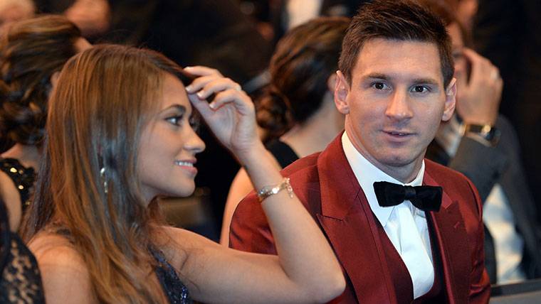Leo Messi and Antonella, during a gala of the Balloon of Gold