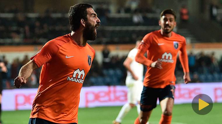 Burn Turan celebrates a goal with the Istambul Basaksehir