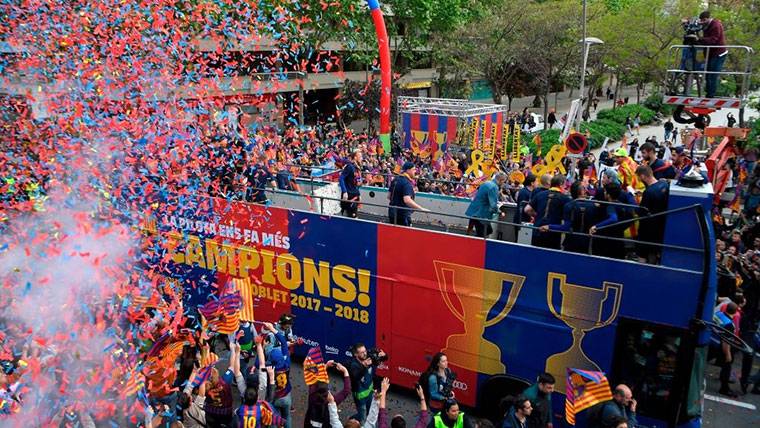 El FC Barcelona, celebrando el 'doblete' cosechado de Liga y Copa