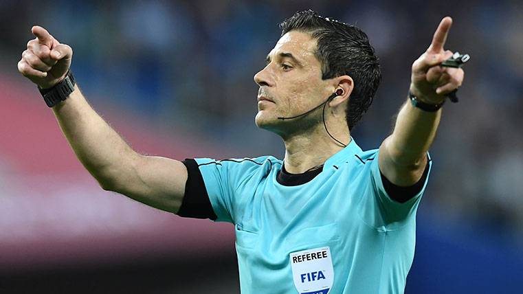 Milorad Mazic during a party of the Glass Confederations