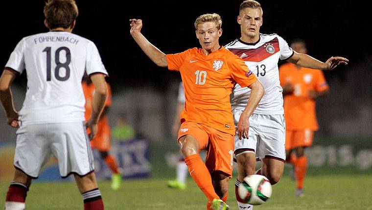 Frenkie De Jong, durante un partido con la selección Sub-19 de Holanda
