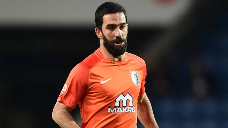 Arda Turan en un partido del Istambul Basaksehir