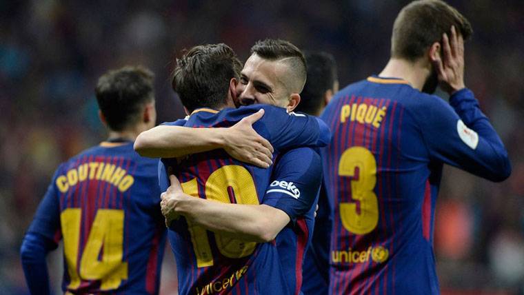 Leo Messi, celebrando un gol junto a algunos de sus compañeros del Barça