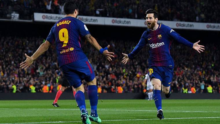 Leo Messi y Luis Suárez, celebrando un gol con el FC Barcelona