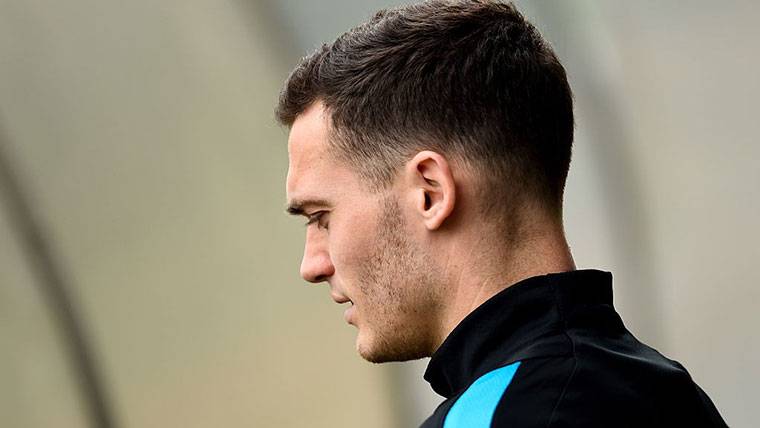 Thomas Vermaelen, assisting to a train of the FC Barcelona