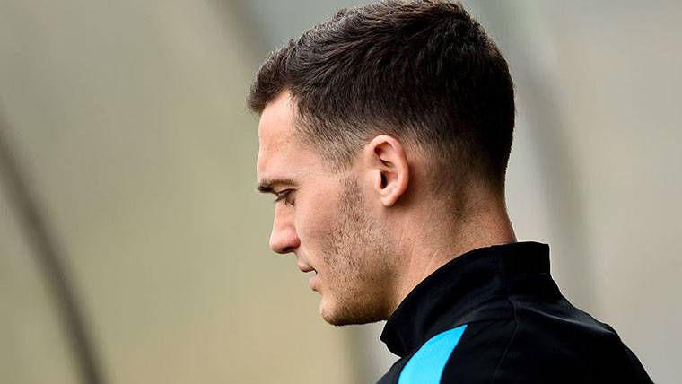 Thomas Vermaelen, asistiendo a un entreno del FC Barcelona