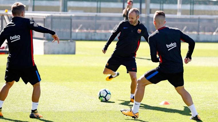Andrés Iniesta en un entrenamiento con el FC Barcelona