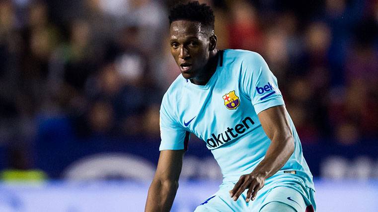 Yerry Mina en un partido con el FC Barcelona