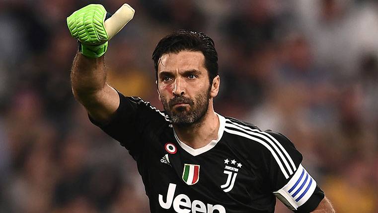 Gianluigi Buffon en un partido con la Juventus