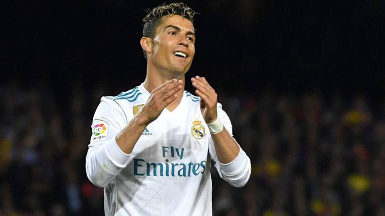 Cristiano Ronaldo, lamentándose por una ocasión fallada con el Barça