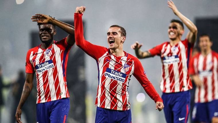 Antoine Griezmann, celebrando el título de Europa League con el Atlético
