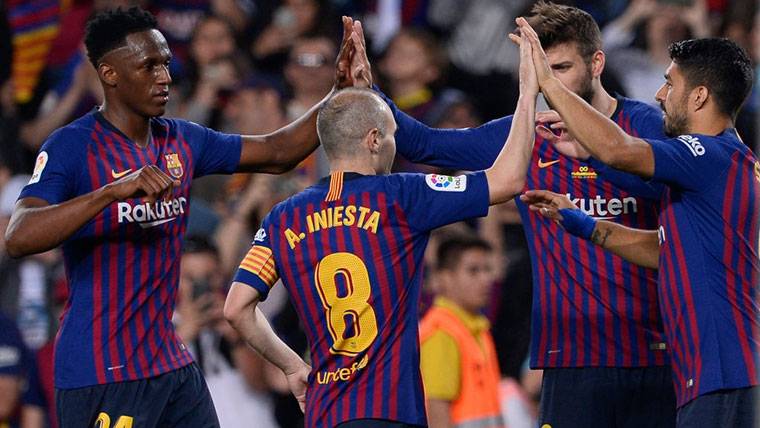 Yerry Mina, celebrating a goal with his mates in the Barça