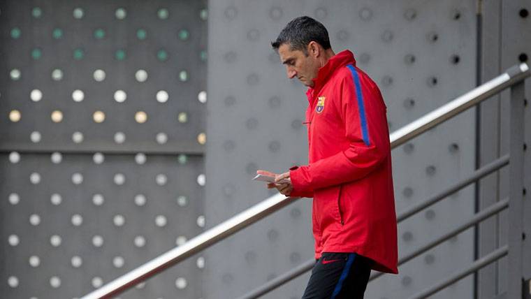 Ernesto Valverde, acudiendo a la Ciutat Esportiva Joan Gamper