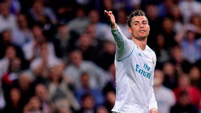 Cristiano Ronaldo protesta en un partido del Real Madrid