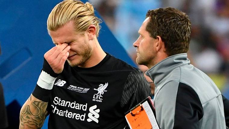 Loris Karius, llorando desconsoladamente tras sus errores en la final