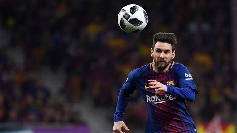 Leo Messi, running behind the balloon in a party of this season