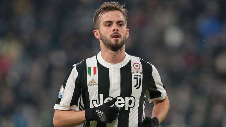 Miralem Pjanic, during a party with the Juventus of Turín