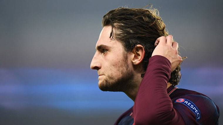 Adrien Rabiot, disputando un encuentro con el Paris Saint-Germain