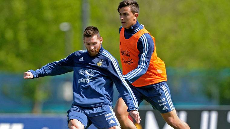 Paulo Dybala y Leo Messi, entrenando juntos con la selección de Argentina