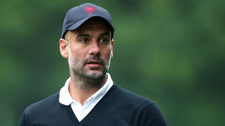 Pep Guardiola, in an image of archive playing to golf