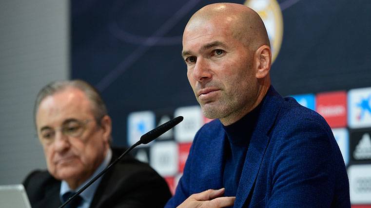 Zinedine Zidane en la rueda de prensa de su dimisión