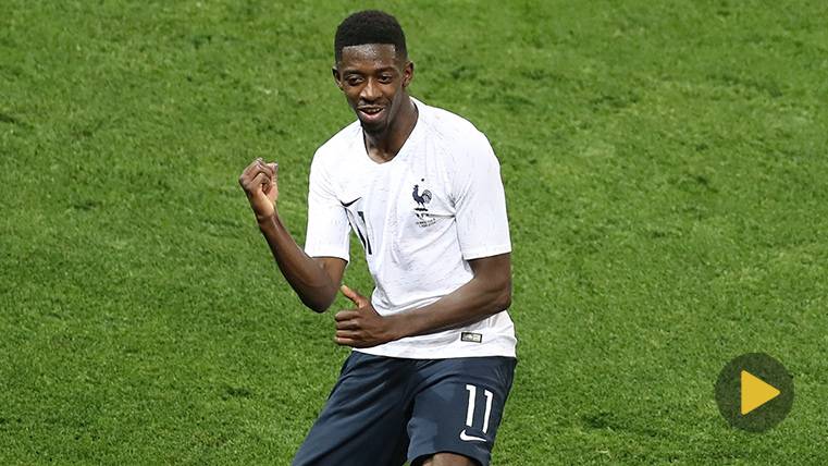 Ousmane Dembélé celebra un gol con la selección francesa