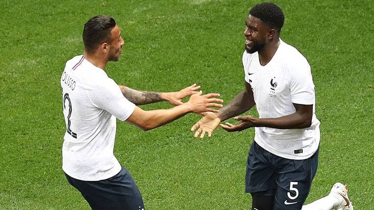 Samuel Umtiti celebra un gol con la selección francesa