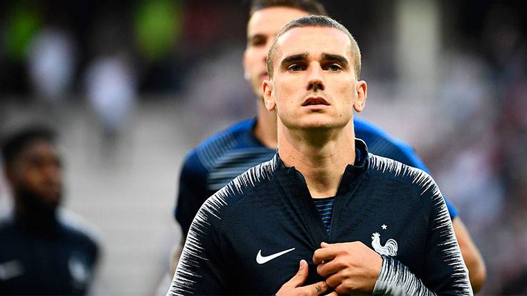 Antoine Griezmann in a warming with the French selection