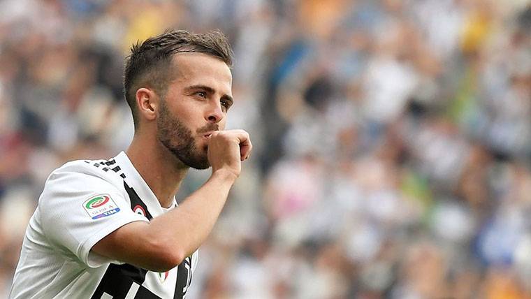 Miralem Pjanic, celebrating a marked goal with the Juventus