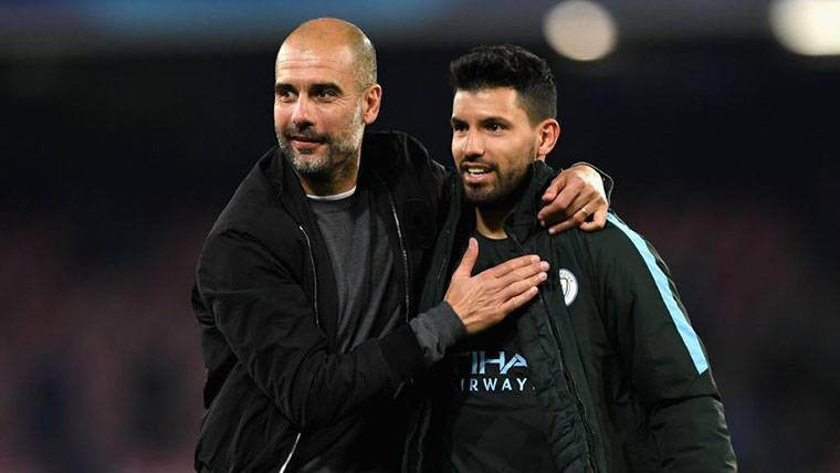 Pep Guardiola y el 'Kun' Agüero, después de un partido