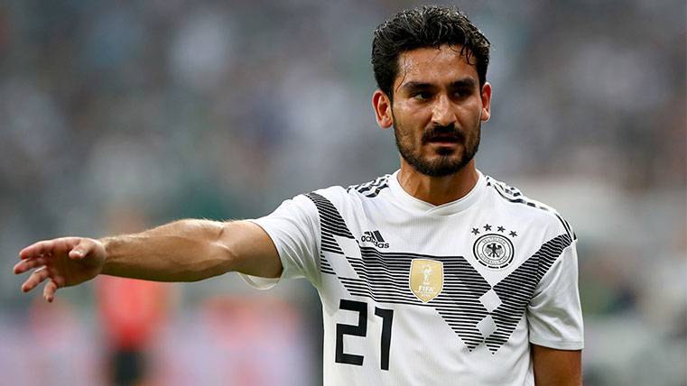 Ilkay Gündogan In a party with the selection of Germany