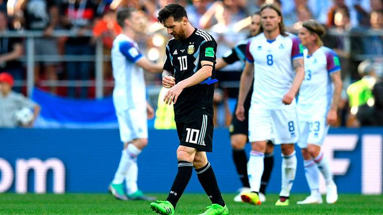 Leo Messi falló un penalti ante Islandia
