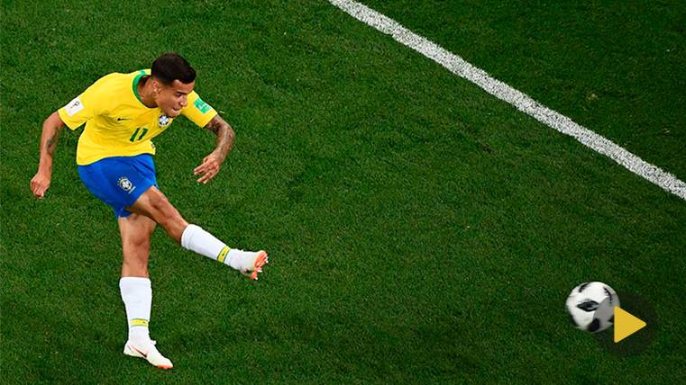Philippe Coutinho anotando un gol con la selección de Brasil