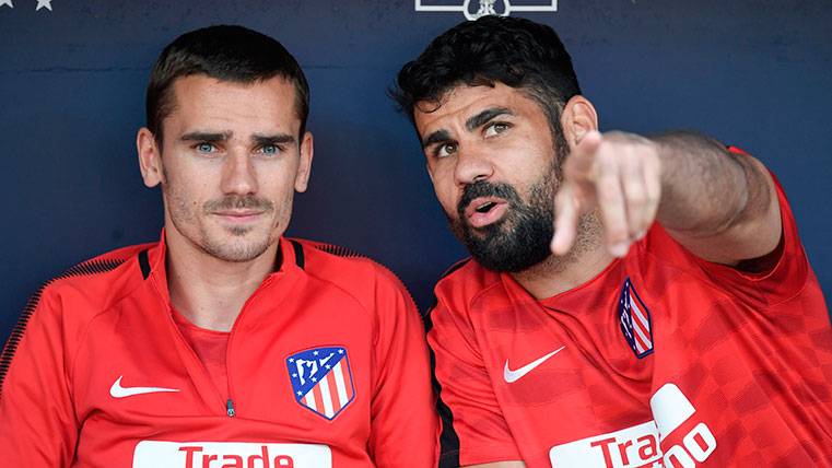 Antoine Griezmann y Diego Costa en el banquillo del Atlético de Madrid