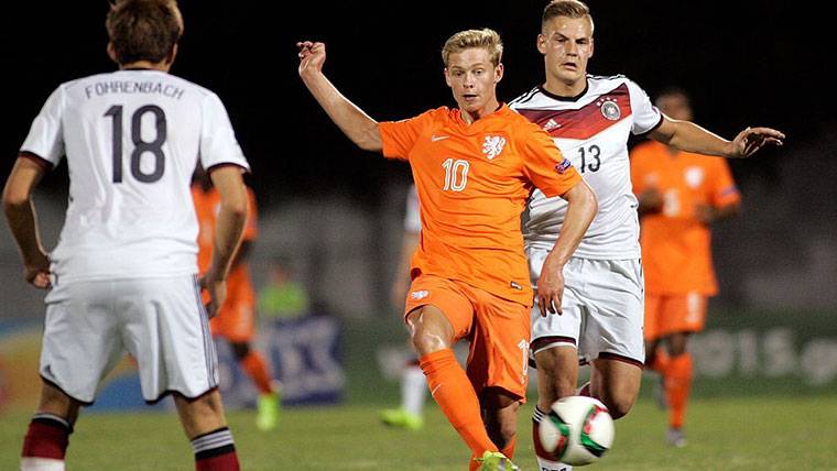 Frenkie De Jong, durante un encuentro con la Selección Sub-19 de Holanda
