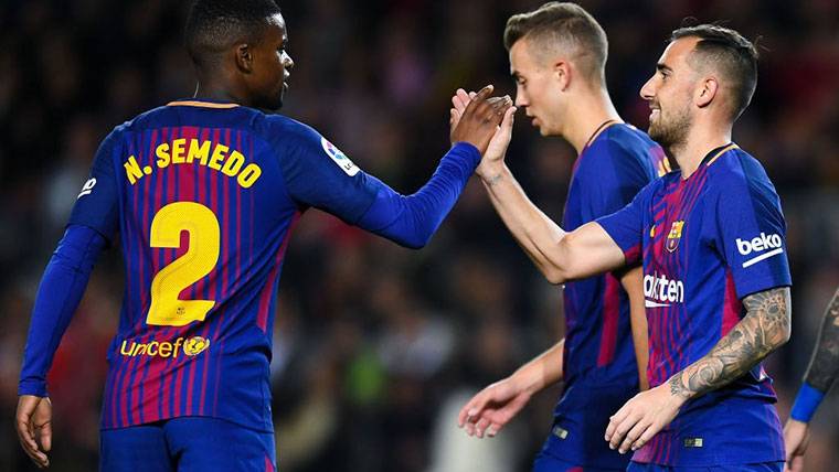 Paco Alcácer, celebrating with Semedo a marked goal with the Barça