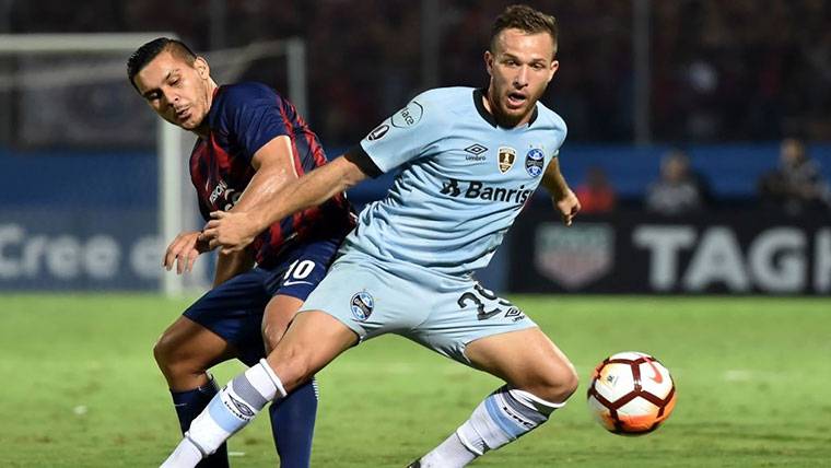 Arthur Melo, durante un partido con Gremio de Porto Alegre